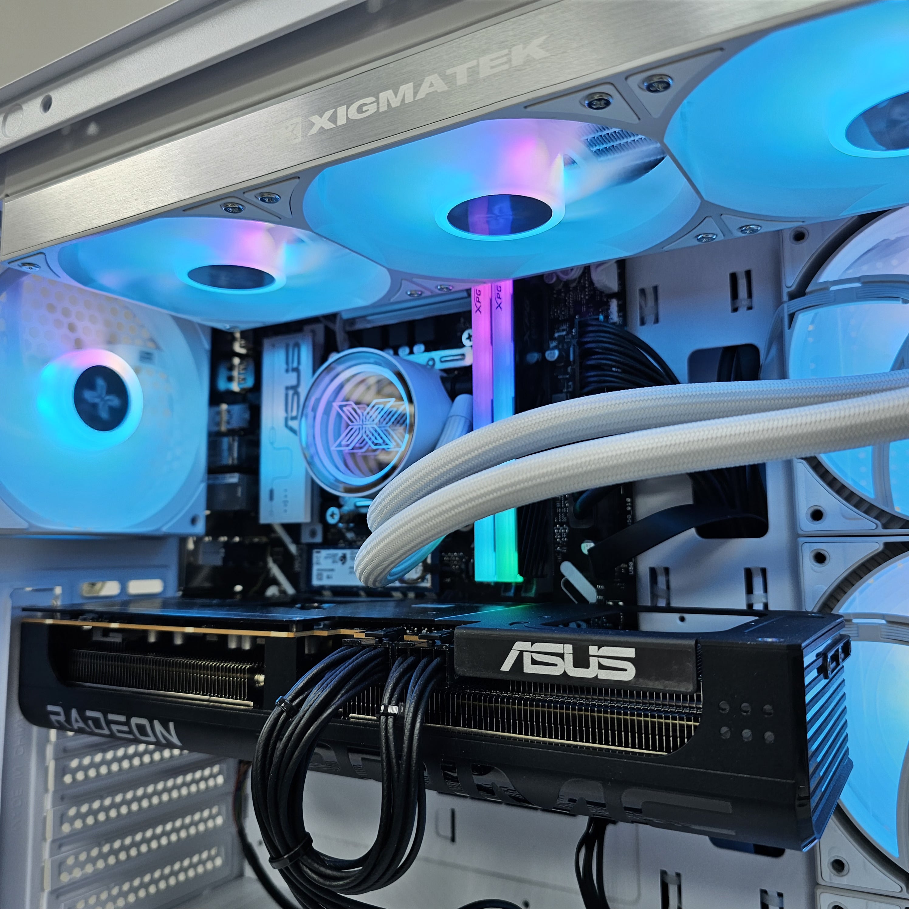 PRO GAMING PC 208 - RX 9070 OC Edition 16GB - Intel Ultra 5 245KF T - 16 GB DDR5 - بي سي ألعاب ممتاز