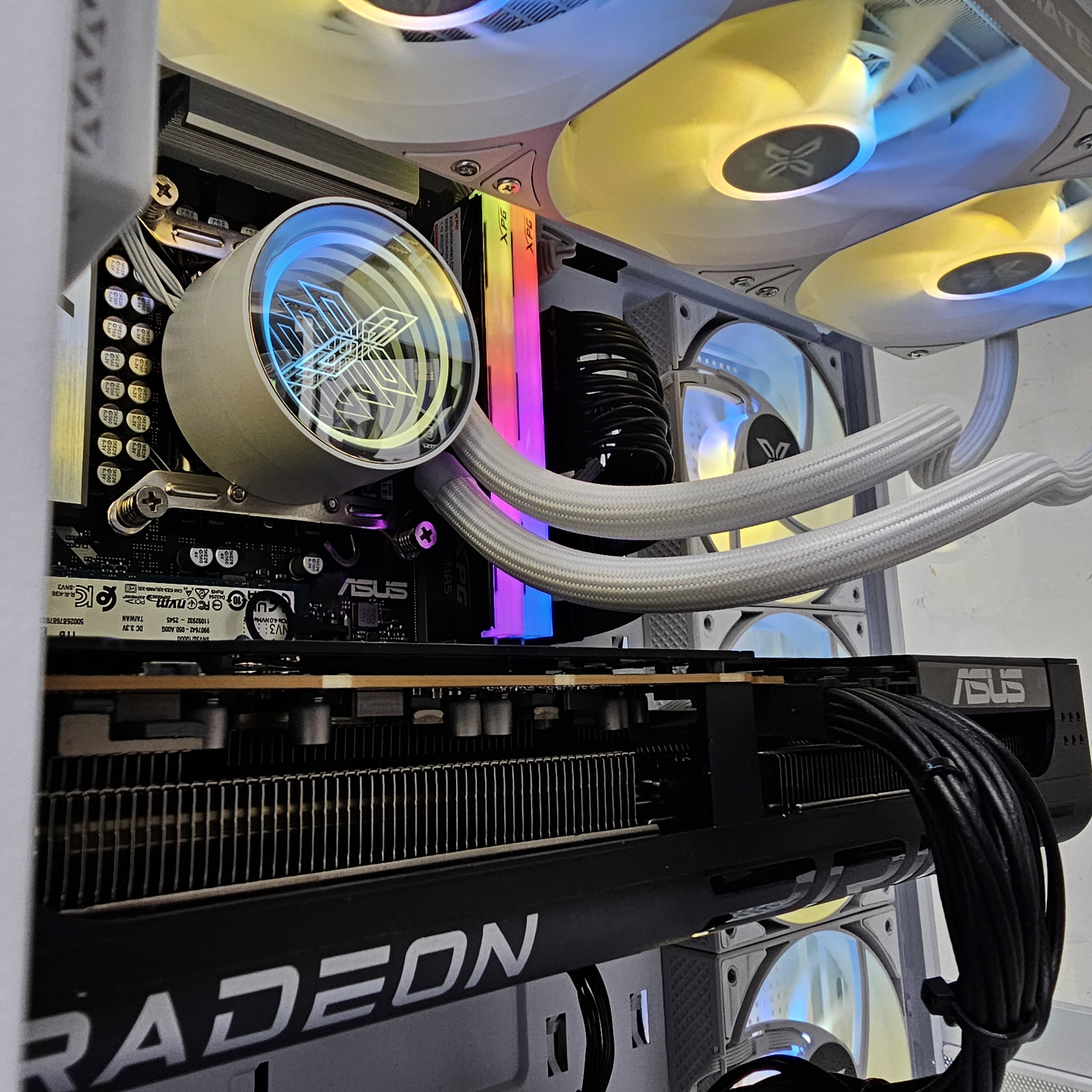PRO GAMING PC 208 - RX 9070 OC Edition 16GB - Intel Ultra 5 245KF T - 16 GB DDR5 - بي سي ألعاب ممتاز