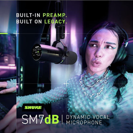 ميكروفون صوتي ديناميكي SM7dB من Shure مع مضخم صوت مدمج للبث والبودكاست والتسجيل - ميكروفون كس 