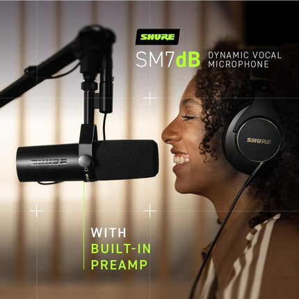 ميكروفون صوتي ديناميكي SM7dB من Shure مع مضخم صوت مدمج للبث والبودكاست والتسجيل - ميكروفون كس 