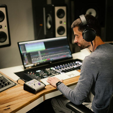 سماعات الرأس Beyerdynamic DT 900 PRO X ستوديو مفتوحة من الخلف مع ستيلر - سماعة الرأس 