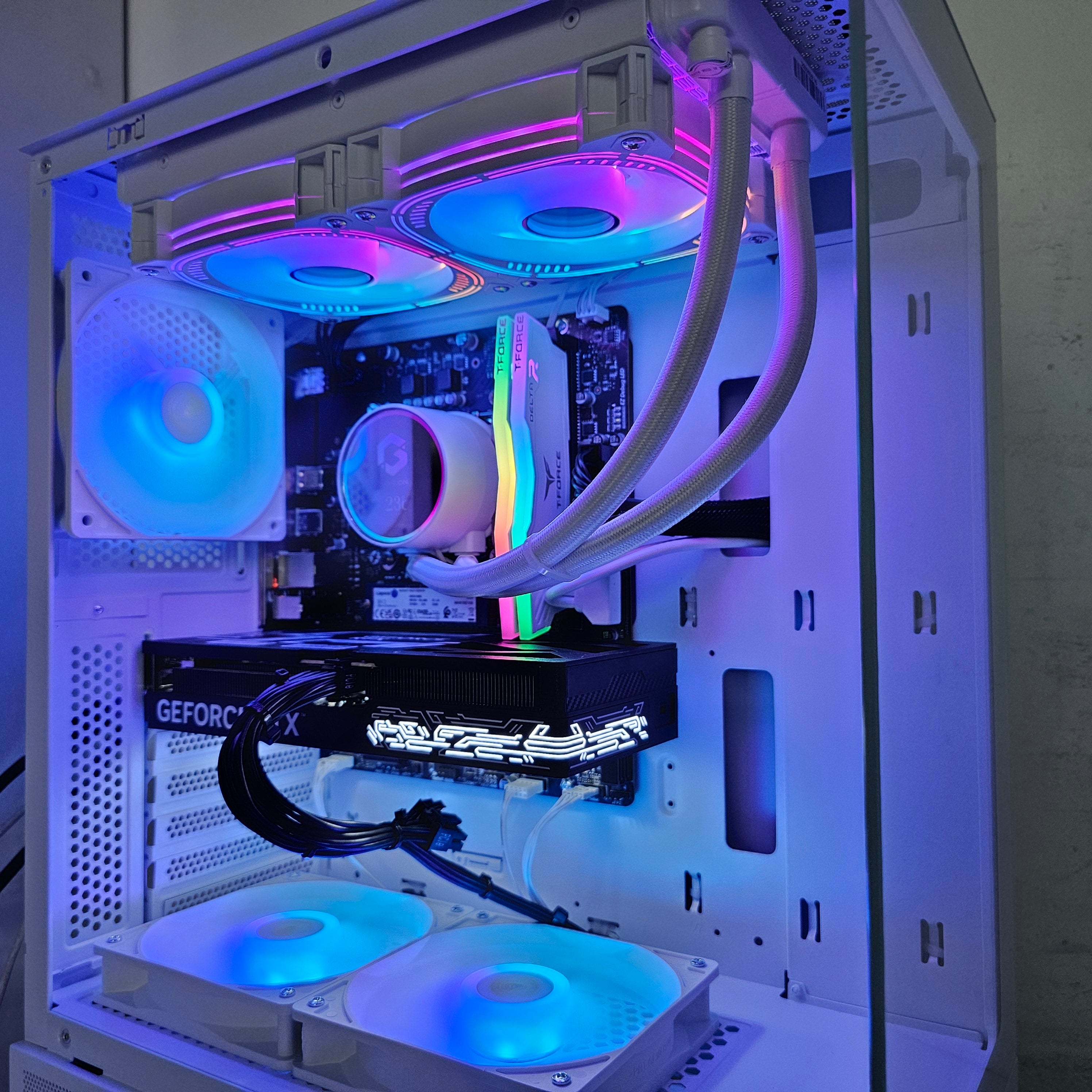 HIGH GAMING PC 172 RTX 5060 Ti 8GB Intel Core™ i5-14400F - بي سي ألعاب ممتاز