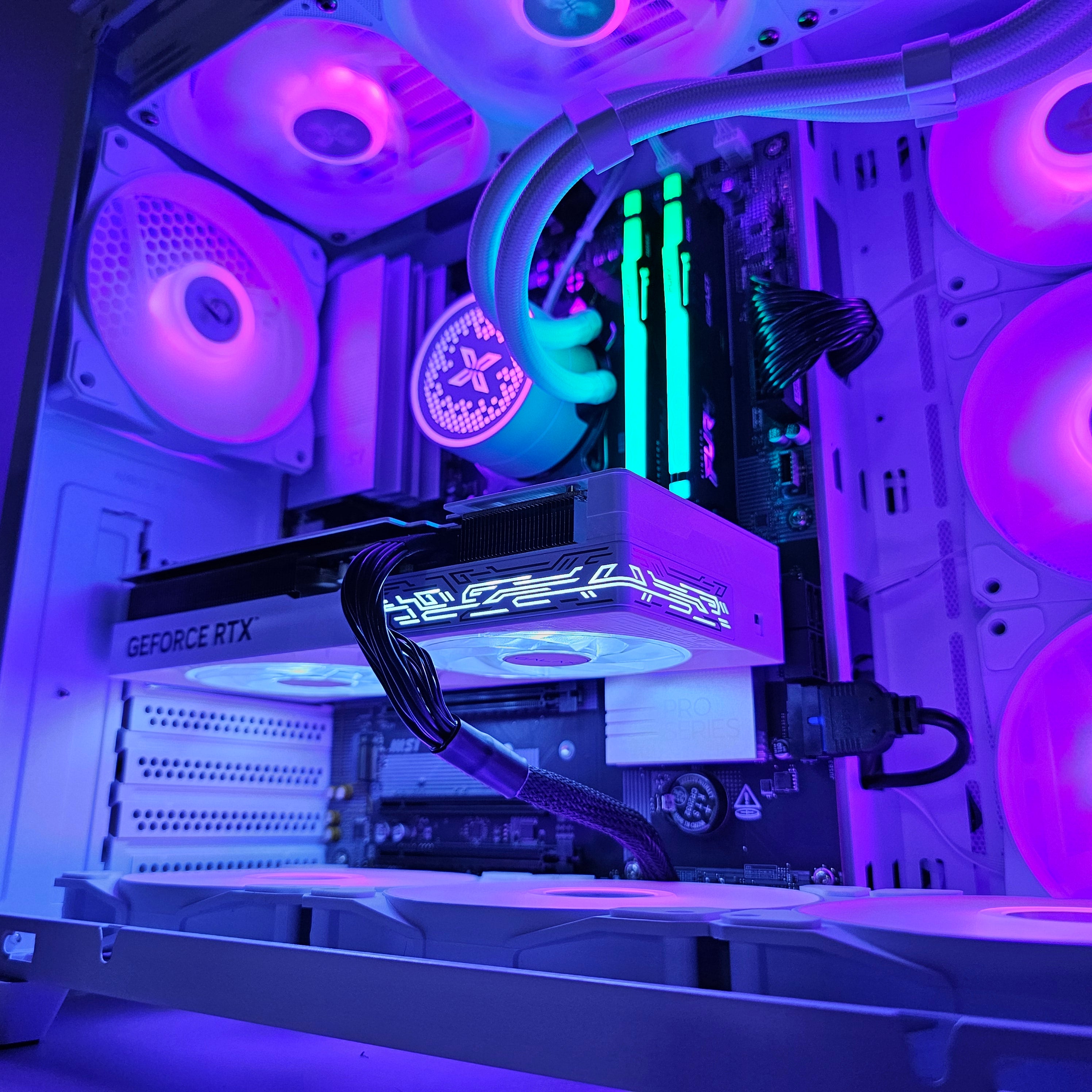 PRO GAMING PC 201 - GALAX RTX 5070 1-Click OC 12GB - AMD Ryzen 5 9600X - RAM 16GB DDR5 -  بي سي ألعاب ممتاز