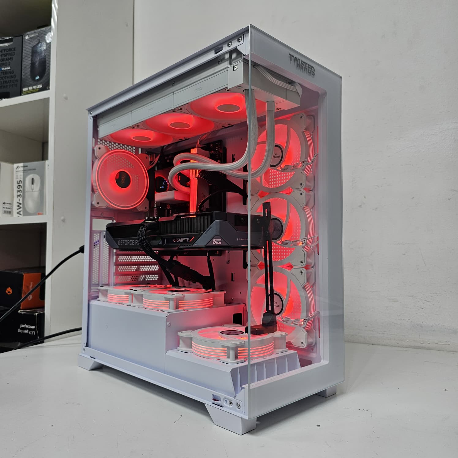 PRO GAMING PC 188 RTX™ 5070 Gaming OC 12GB i7-12700F - بي سي ألعاب ممتاز