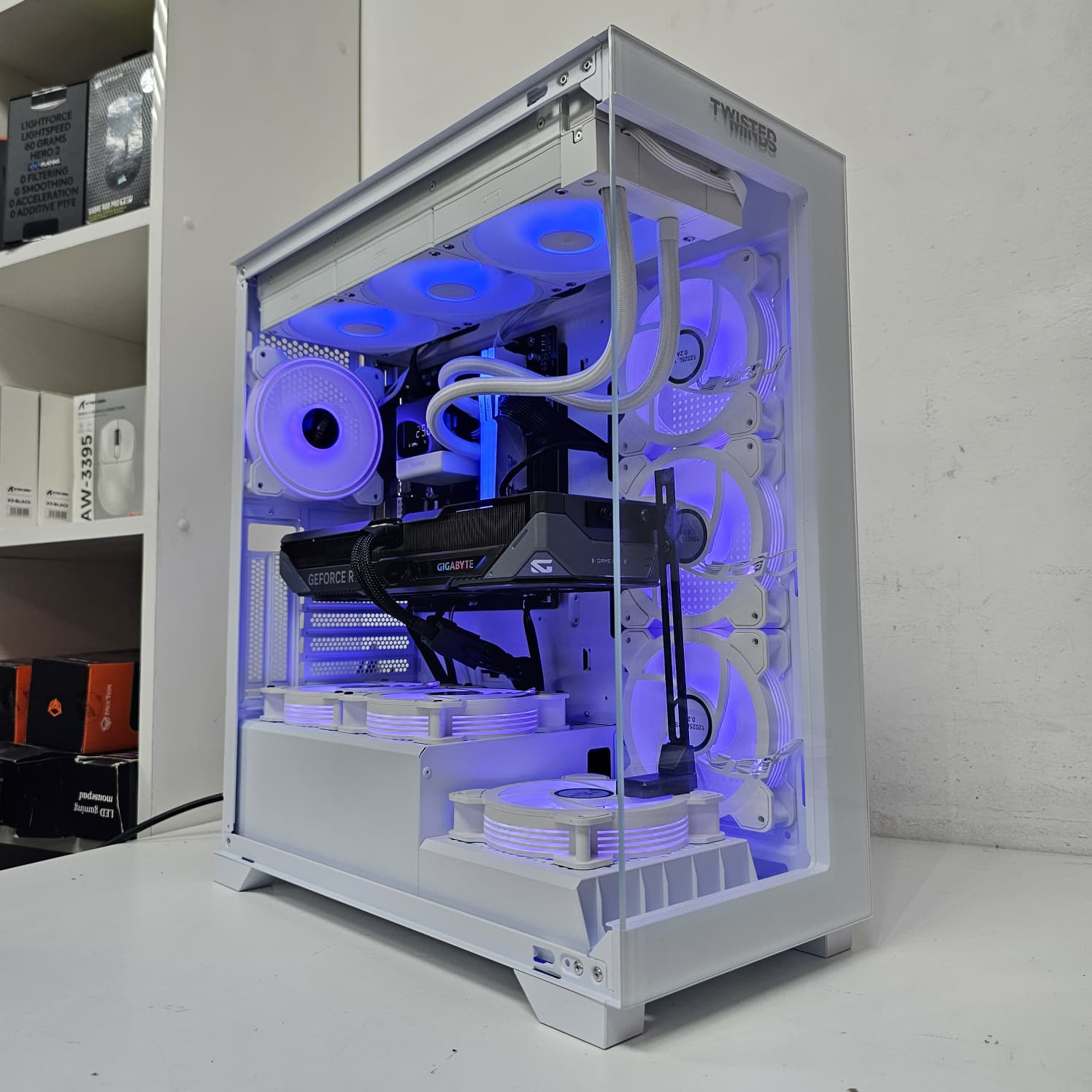 PRO GAMING PC 188 RTX™ 5070 Gaming OC 12GB i7-12700F - بي سي ألعاب ممتاز