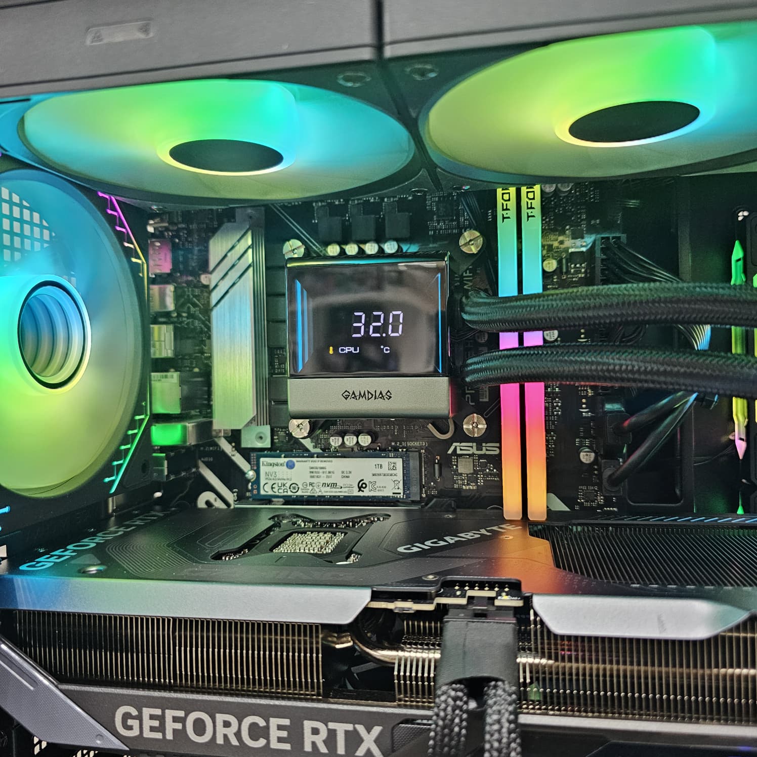 PRO GAMING PC 190 RTX™ 5070 Gaming OC 12GB Ultra - 5 Processor 225F - بي سي ألعاب ممتاز