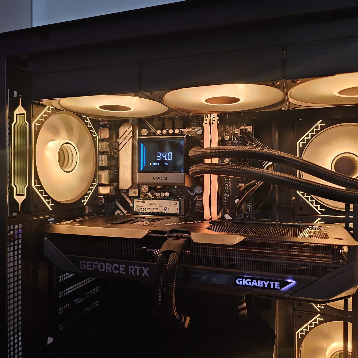 PRO GAMING PC 190 RTX™ 5070 Gaming OC 12GB Ultra - 5 Processor 225F - بي سي ألعاب ممتاز