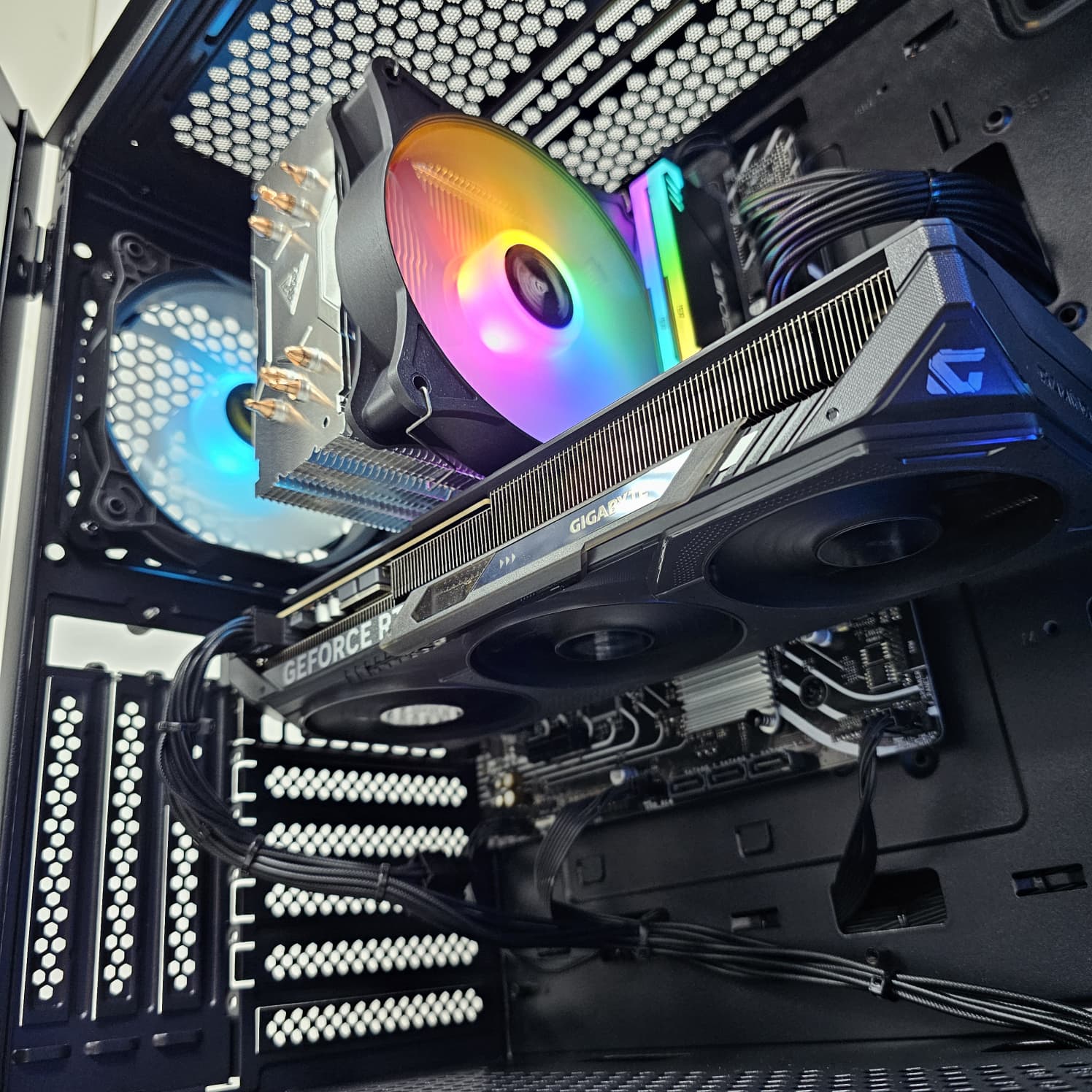 PRO GAMING PC 210 - RX 5050 OC Edition 8GB - Intel Core i5-12400F - 16 GB DDR5 - بي سي ألعاب