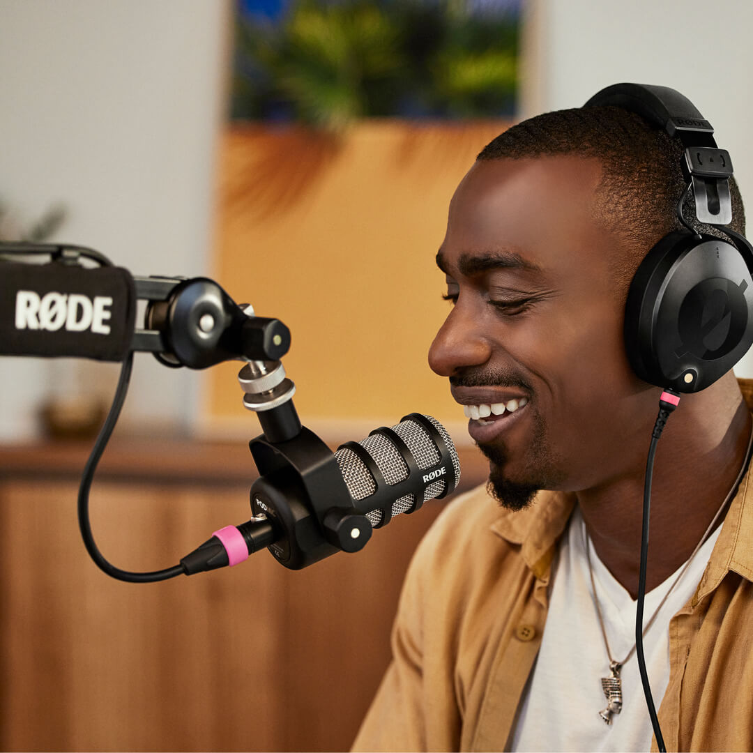 RØDE PodMic in a podcast setup